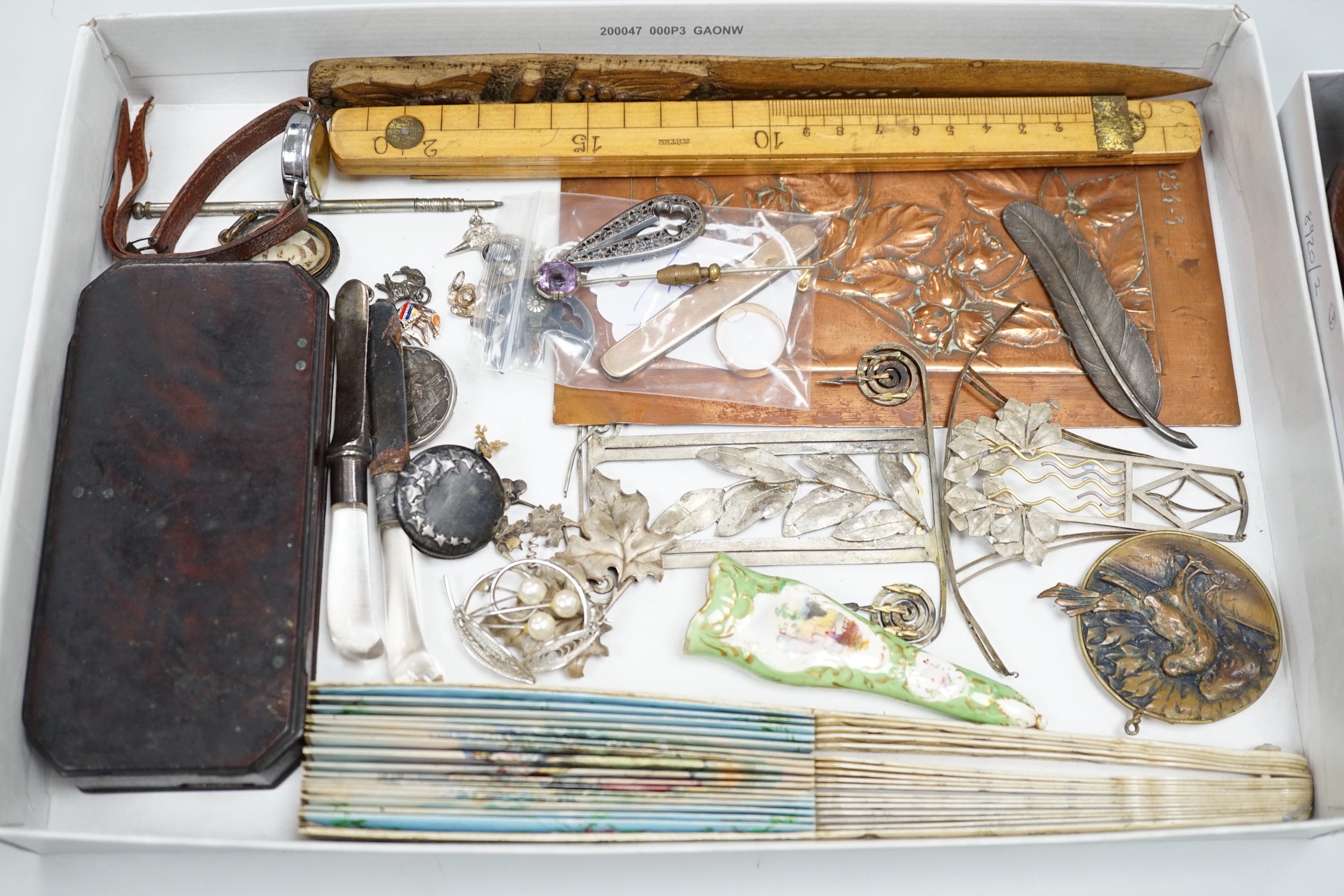 A 19th century fan with bone guards, a gold penknife, a small collection of costume jewellery and collectables